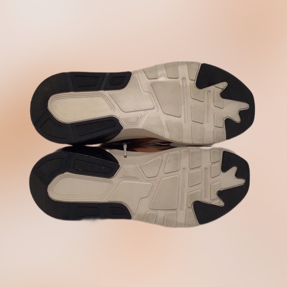 Fabletics Echo Performance Sneakers, Latte, Lightweight,‎ Size 6 - Picture 9 of 13